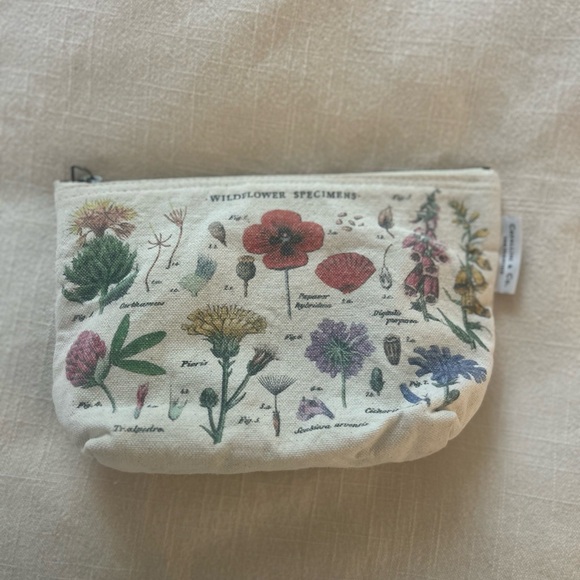 Vintage style floral makeup bag - Picture 2 of 2